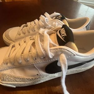 Nike Blazers Low ‘77 (WITH BOX-not pictured)